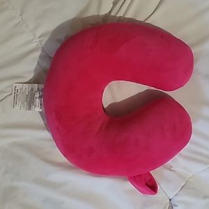 Neck travel pillow